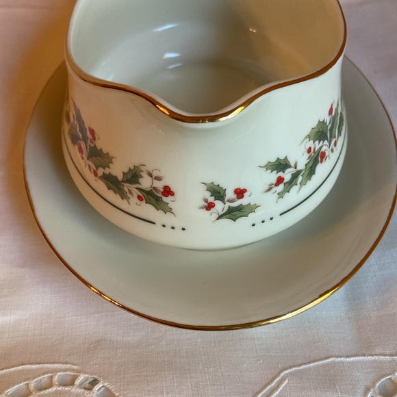 Holly Yuletide Gravy Boat with Attached Saucer Plate Holly Berries Gold Trim 8” - Picture 8 of 9